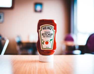 Une bouteille de ketchup Heinz